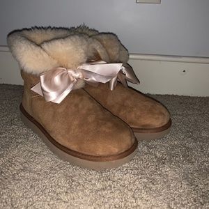UGG BOOTS WITH BOWS